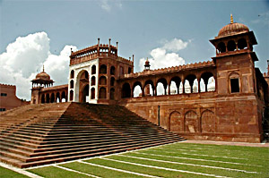 Moti Masjid, Indian Sculpture