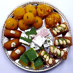 https://www.indianetzone.com/photos_gallery/10/IndianSweets_507.jpg