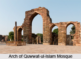 Arch of Quwwat-ul-lslam Mosque