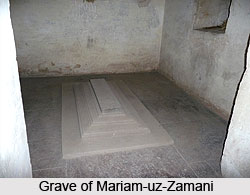 Architecture of the Tomb of Mariam-uz-Zamani