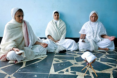 Jain sadhvis in Samayika