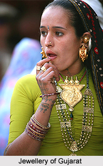A Glimpse Into The Gujarati Bridal Jewellery | Tanishq Blog