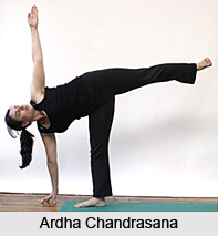 Ardha Chandrasana