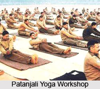 Sabda artha pratyayanam itaretaradhyasat sahkarah tatpravibkaga samyamat sarvabhuta rutajndnam