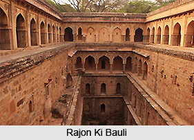 Mehrauli Archaeological Park, Delhi