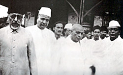 Azad, Jivatram Kripalani (third from left), Patel and other Congressmen at Wardha.