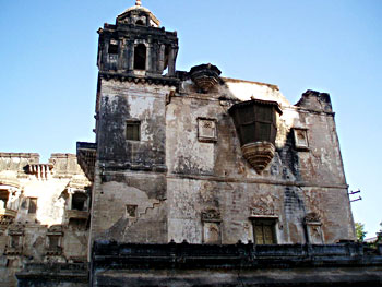 Aina Mahal