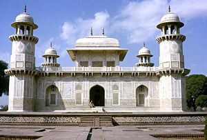 Itmad- Ud- Daulah Tomb