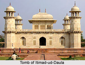 tomb of Itmad-ud-Daulah at Agra, Islamic Architecture