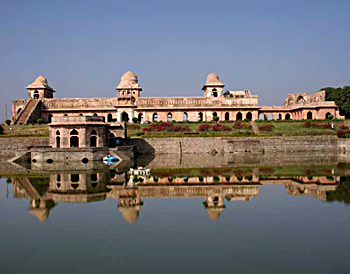 Jahaz Mahal palace, Architecture In Central India