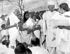 Malati Choudhury with Mahatma Gandhi