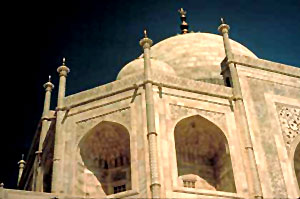 Octagonal towers at the corner Sculpture of Taj Mahal