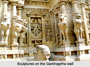 Sculptures on the Garbhagriha wall