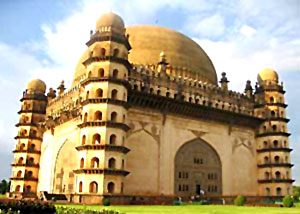 Gol gumbaz sculpture