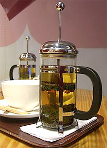 During the therapy, the patient is asked to drink as much licorice tea as possible in order to fill the stomach completely